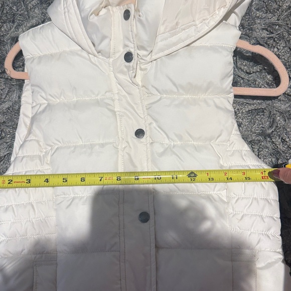 Abercrombie and Fitch medium white vest - Picture 8 of 8